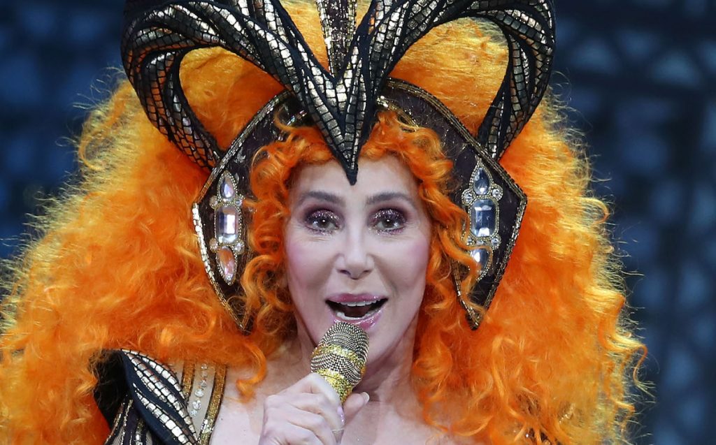 Cher se produit lors de sa tournée Here We Go Again au Rod Laver Arena