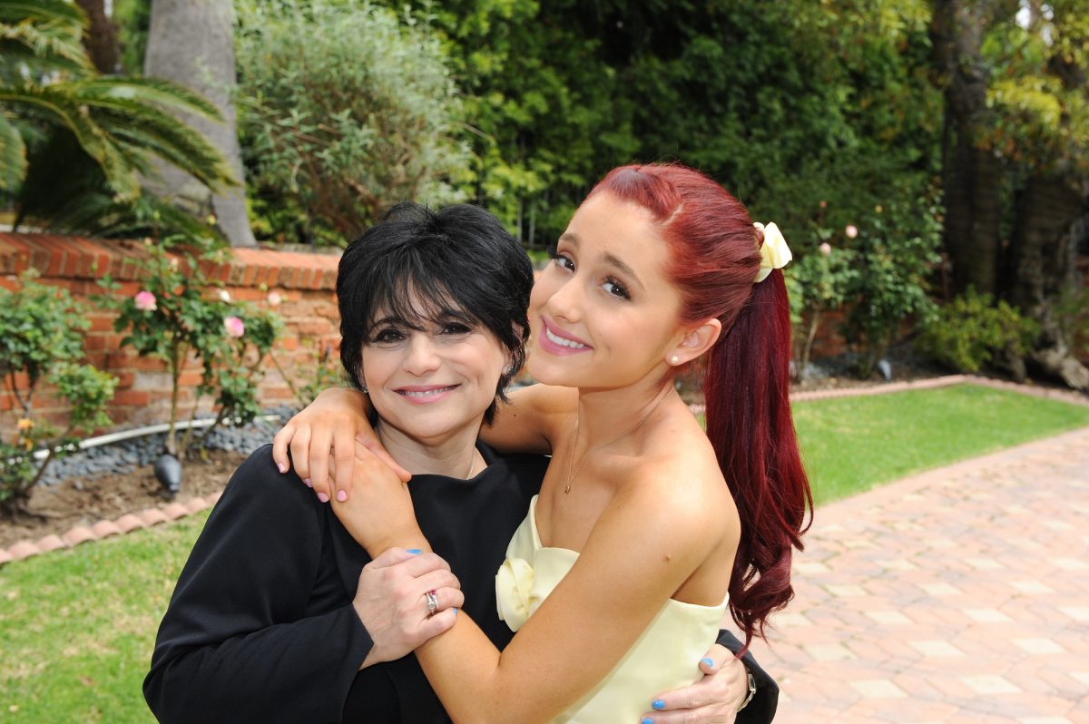 Ariana Grande et Joan Grande posent pour un portrait à la maison à Los Angeles, Californie le 31 mars 2012.