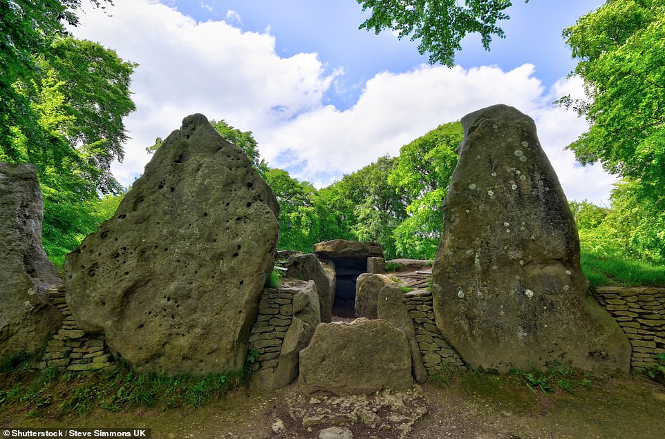 Atmosphérique: Wayland's Smithy, une tombe en forme de grotte située dans une clairière de hêtres, porte le nom d'un légendaire forgeron saxon