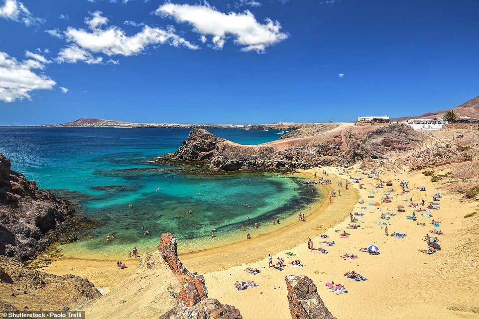 Elle a également navigué vers Tenerife, Gran Canaria et Lanzarote (photo) avant de se diriger vers le nord en direction de l'Espagne et du Portugal.