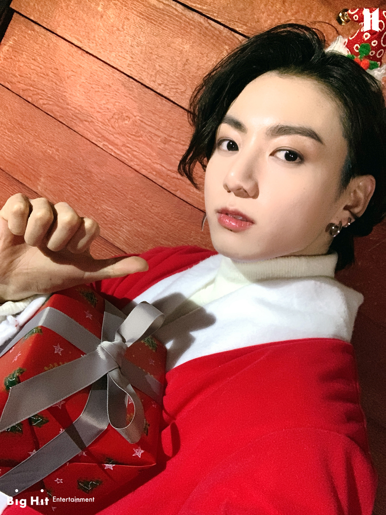 BTS publie une séance photo sur le thème de Noël pour rendre vos journées joyeuses et lumineuses