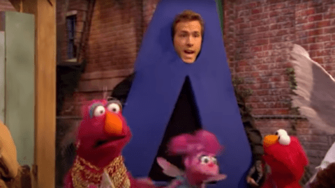 Ryan Reynolds fait une blague torride sur Twitter à propos de l'apparence de Sesame Street 2010