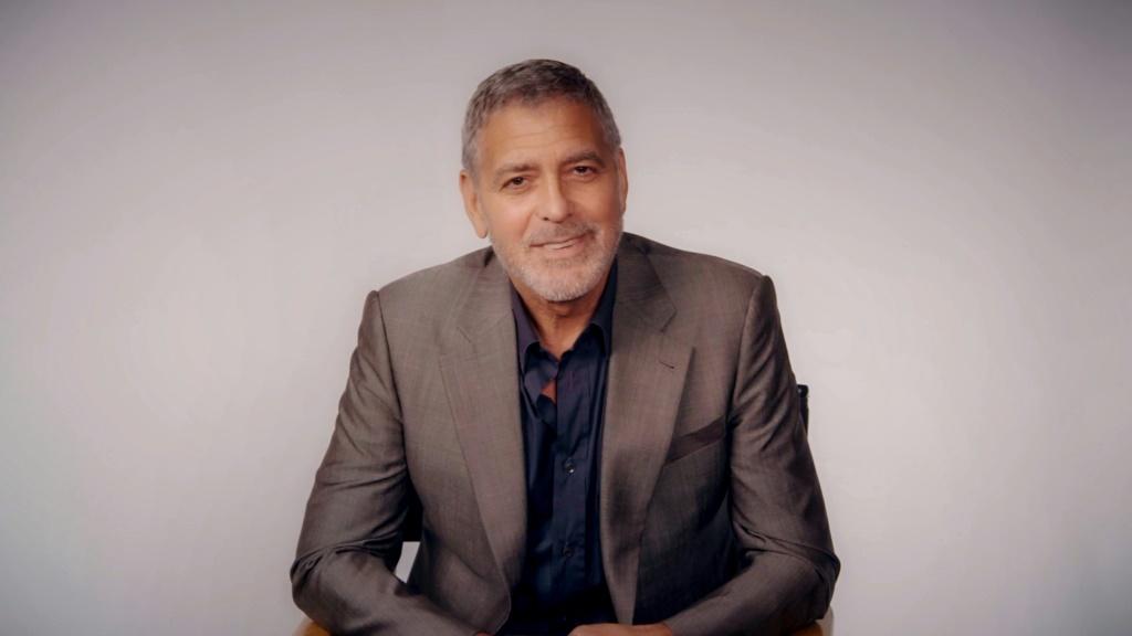 L'icône du style hollywoodien George Clooney a révélé qu'il se coupait les cheveux lui-même avec un Flowbee, un appareil portable qui s'adapte à un aspirateur