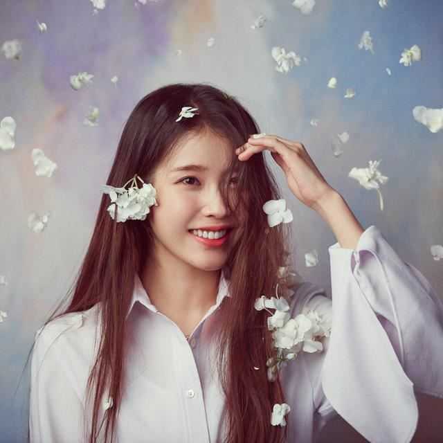 La chanteuse K-Pop IU domine les charts musicaux avec de nouvelles et anciennes chansons