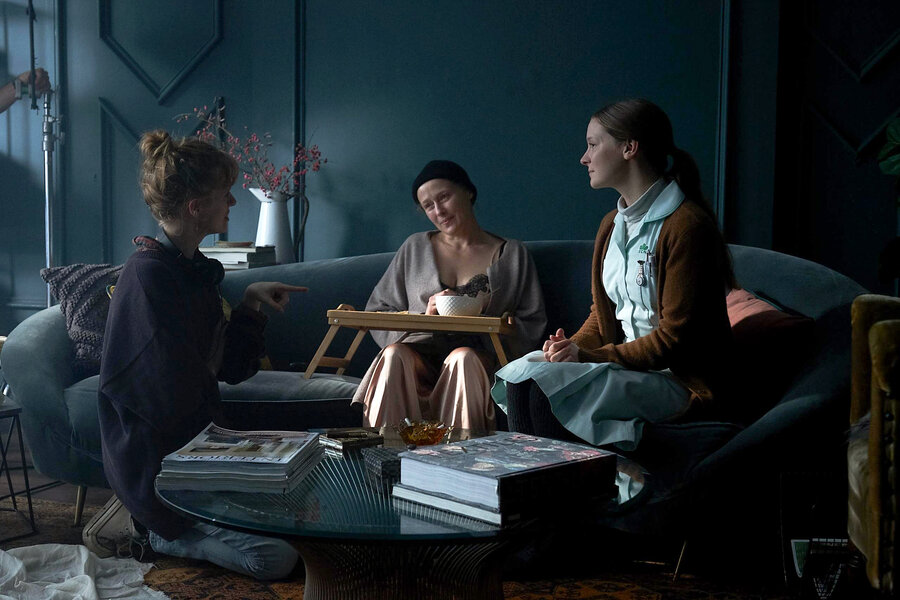 Rose Glass, Jennifer Ehle, Morfydd Clark sur le tournage de Saint Maud