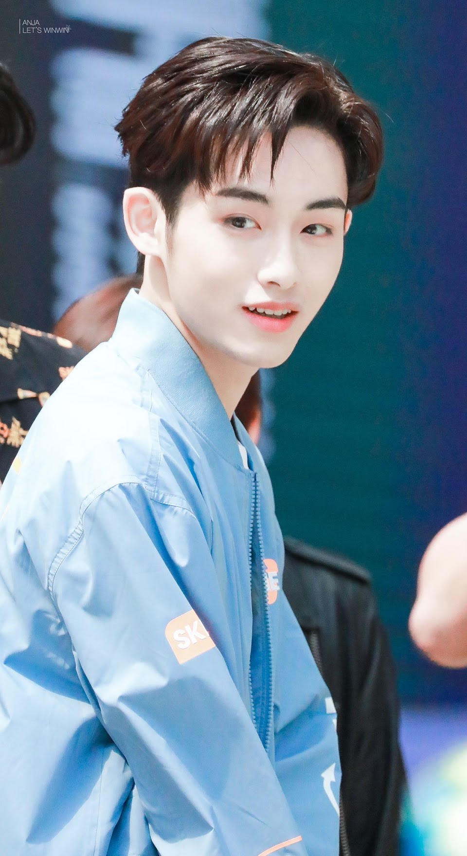 Winwin de WayV a eu la réaction la plus douce à un membre du personnel